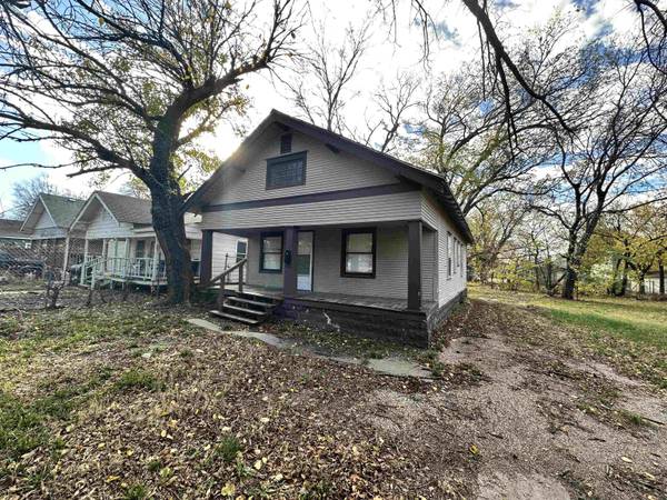 433 N Grove Dr, Wichita, KS 67214