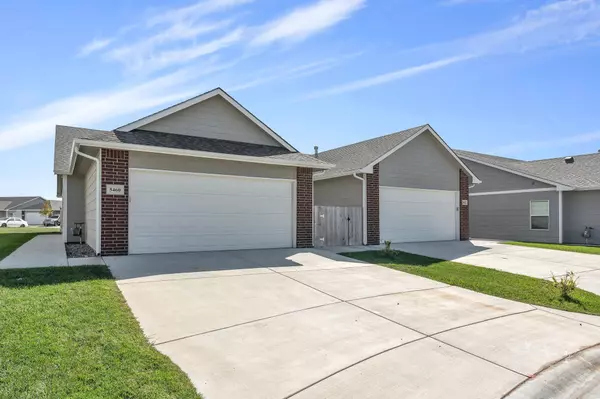 5460-5462 N Colburn Ct, Bel Aire, KS 67067