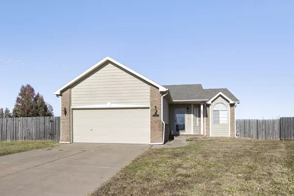 702 S Chateau Cir, Wichita, KS 67207-7789