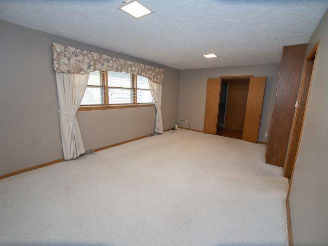 Hillsboro, KS 67063,409 W 1st St