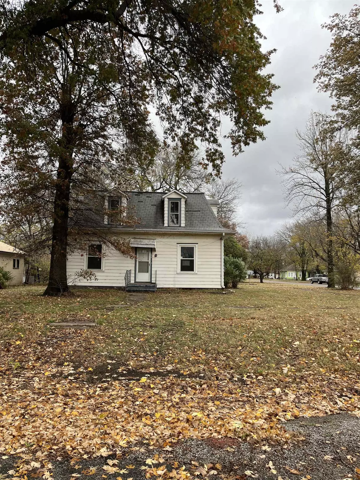 Oxford, KS 67119,201 W Olive St