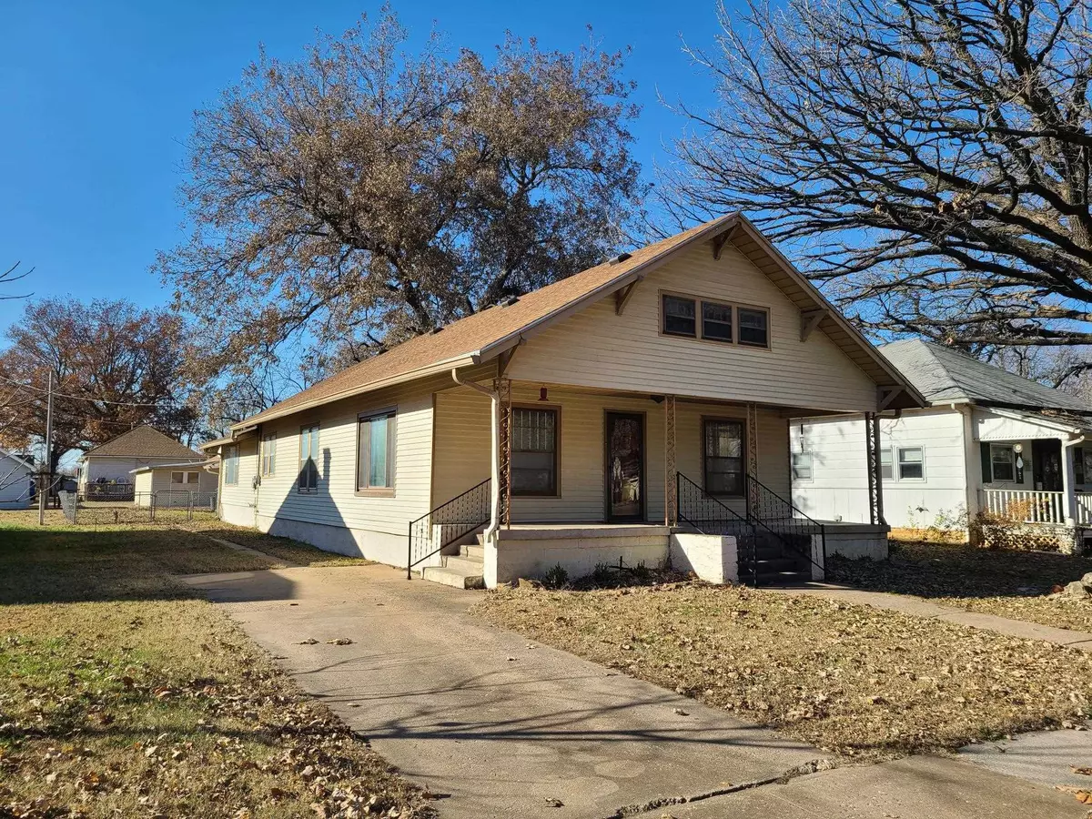 Winfield, KS 67156,1711 Loomis St