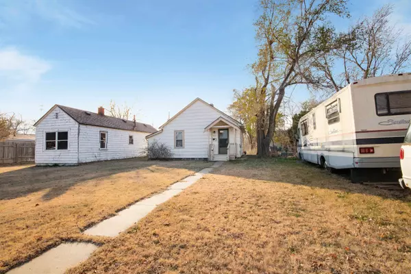 321 W Avenue B,  Hutchinson,  KS 67501