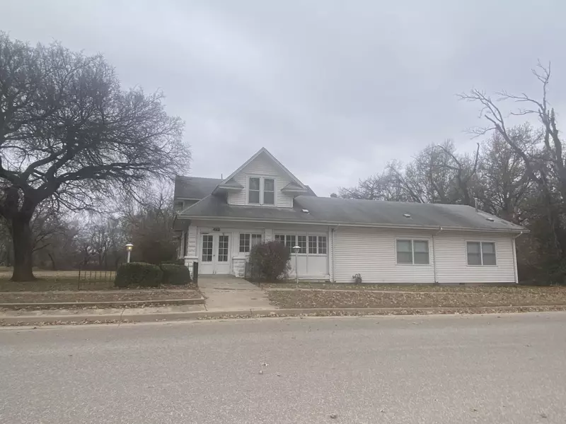 221 2nd, Belle Plaine, KS 67013