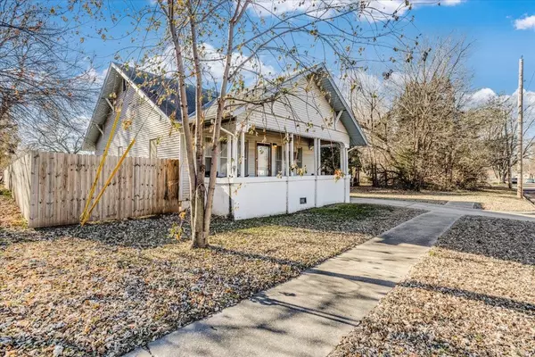 Winfield, KS 67156,909 E 14th Ave