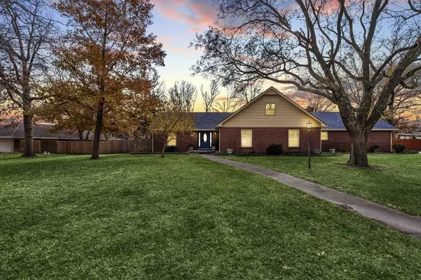 5 Sycamore Ct, Newton, KS 67114