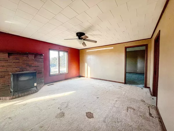 Minneapolis, KS 67467,628 Mulberry Rd