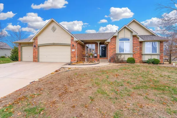 1715 E Tanner Trail, Valley Center, KS 67147