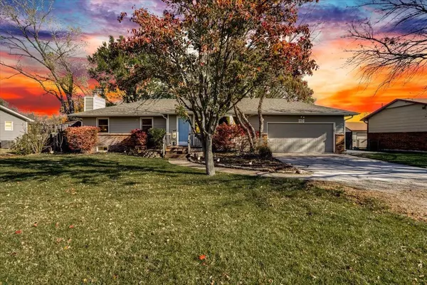 116 S Monticello Dr, Andover, KS 67002
