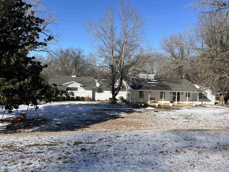 6 Edgewood Lane, Arkansas City, KS 67005