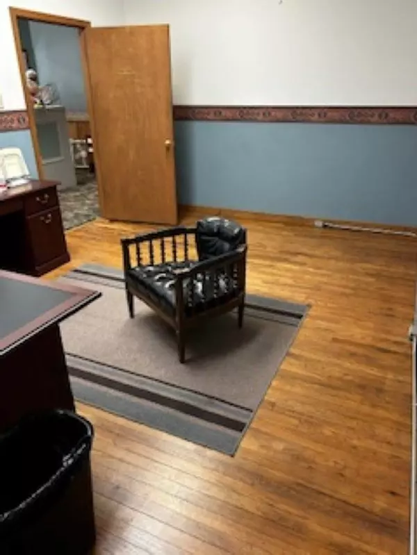 Arkansas City, KS 67005,109 N Summit