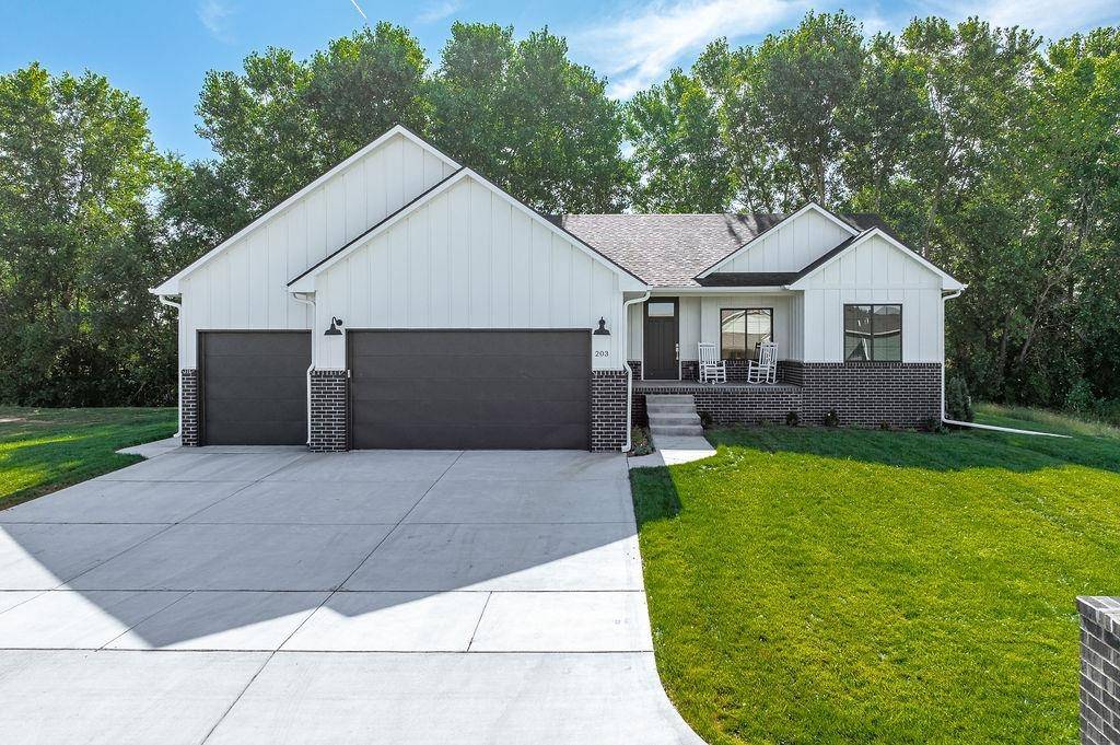 203 W Cherry Oaks St, Cheney, KS 67025