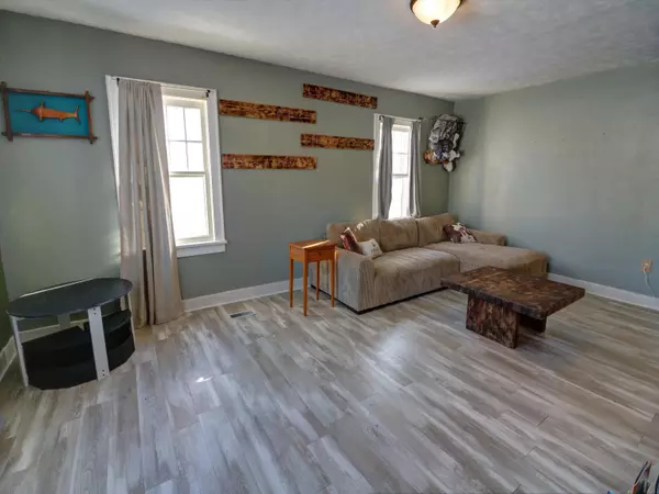 Hutchinson, KS 67501,411 E 15th Ave