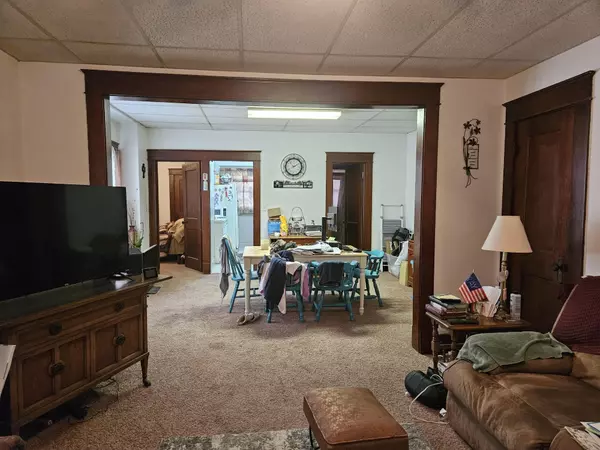 Arkansas City, KS 67005,421 N 1st St