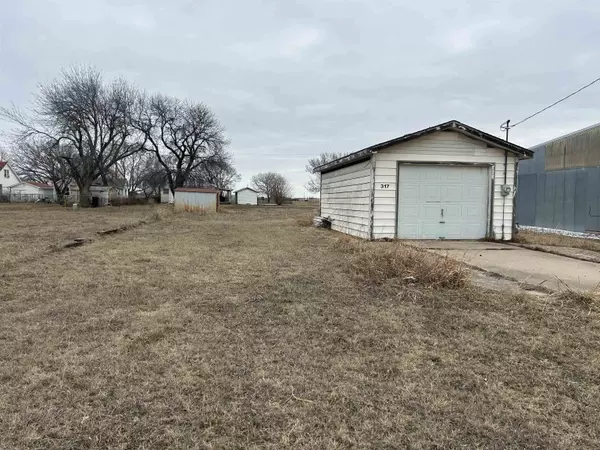 317 S Woodlawn St, Wellington, KS 67152