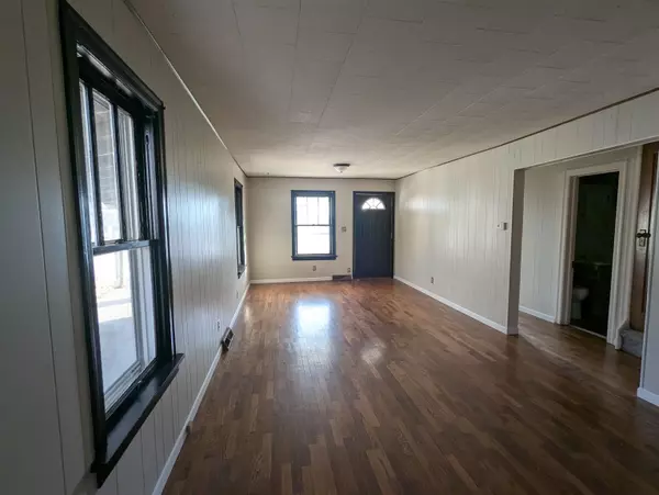 Hillsboro, KS 67063,108 E 1st St