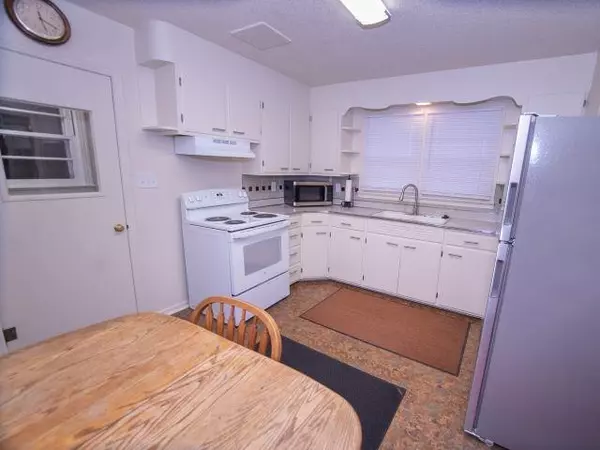 Hillsboro, KS 67063,611 S Lincoln St