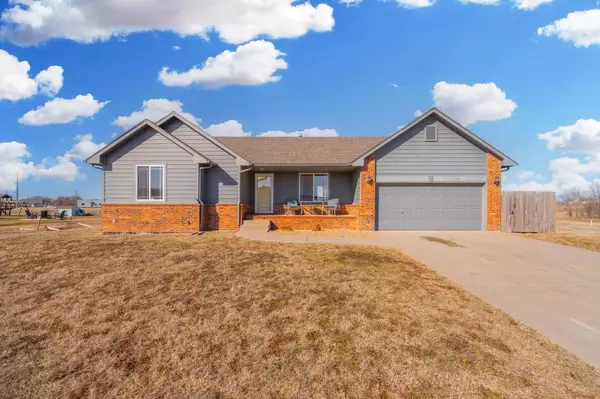 404 Meadowbrook Dr, Newton, KS 67114