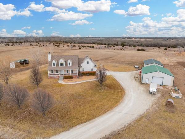 21722 SW Roberta Ln, Douglass, KS 67039