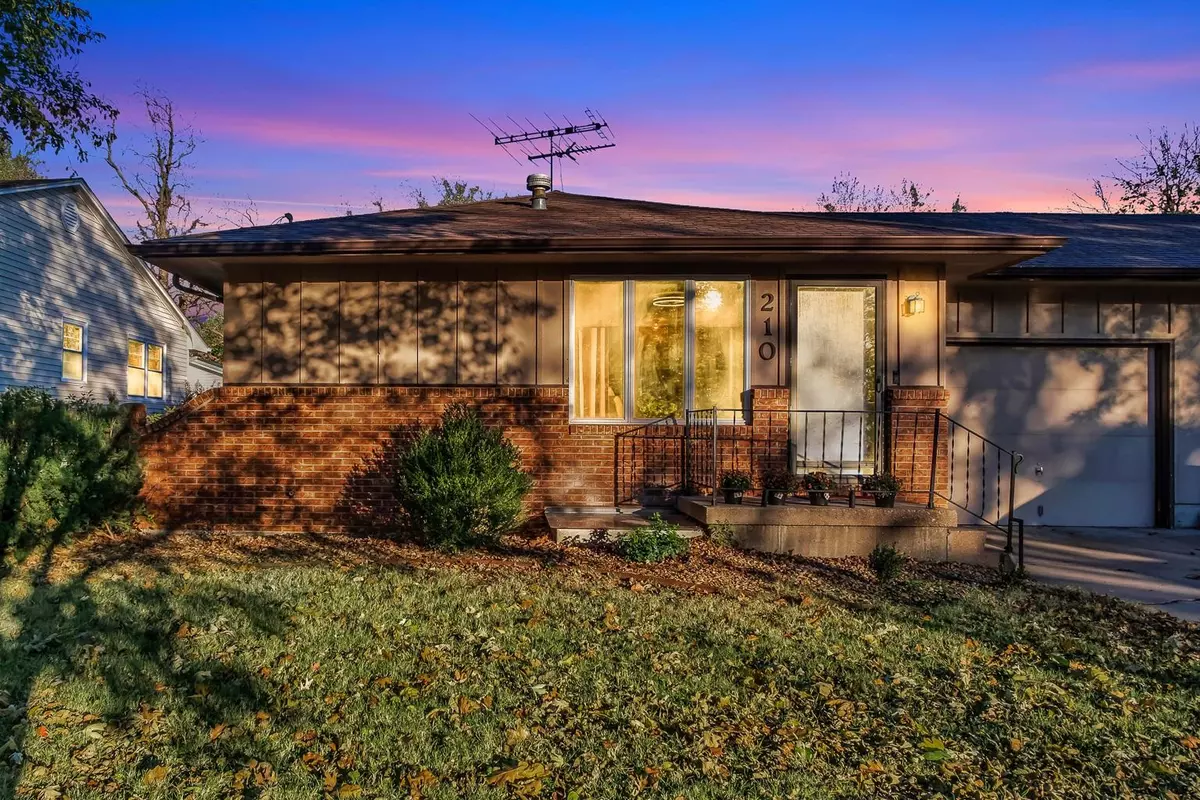 Hillsboro, KS 67063,210 S Lincoln St