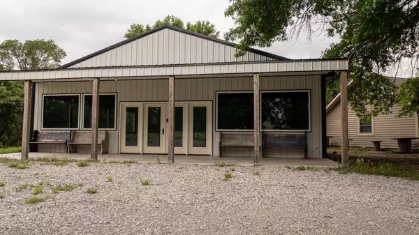 Harper, KS 67058,232 E US Highway 160