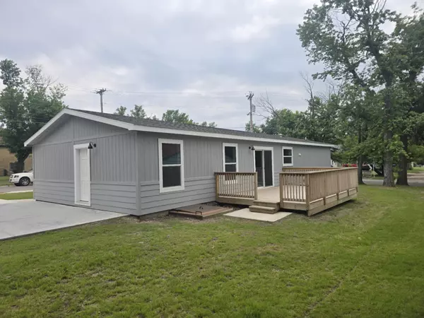 Winfield, KS 67156,404 N College