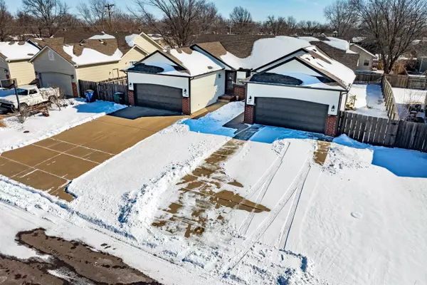 1016 Cedar Point Cir, Rose Hill, KS 67133