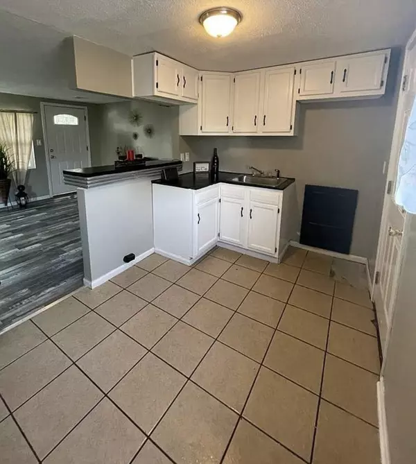 Wichita, KS 67212,5820 W Murdock