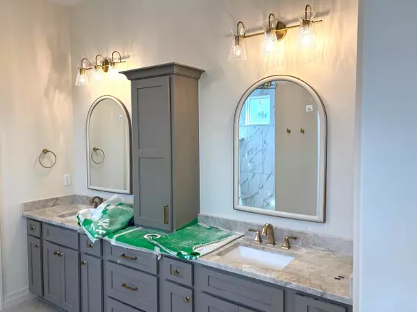 Wichita, KS 67226,3710 N Crest Cir