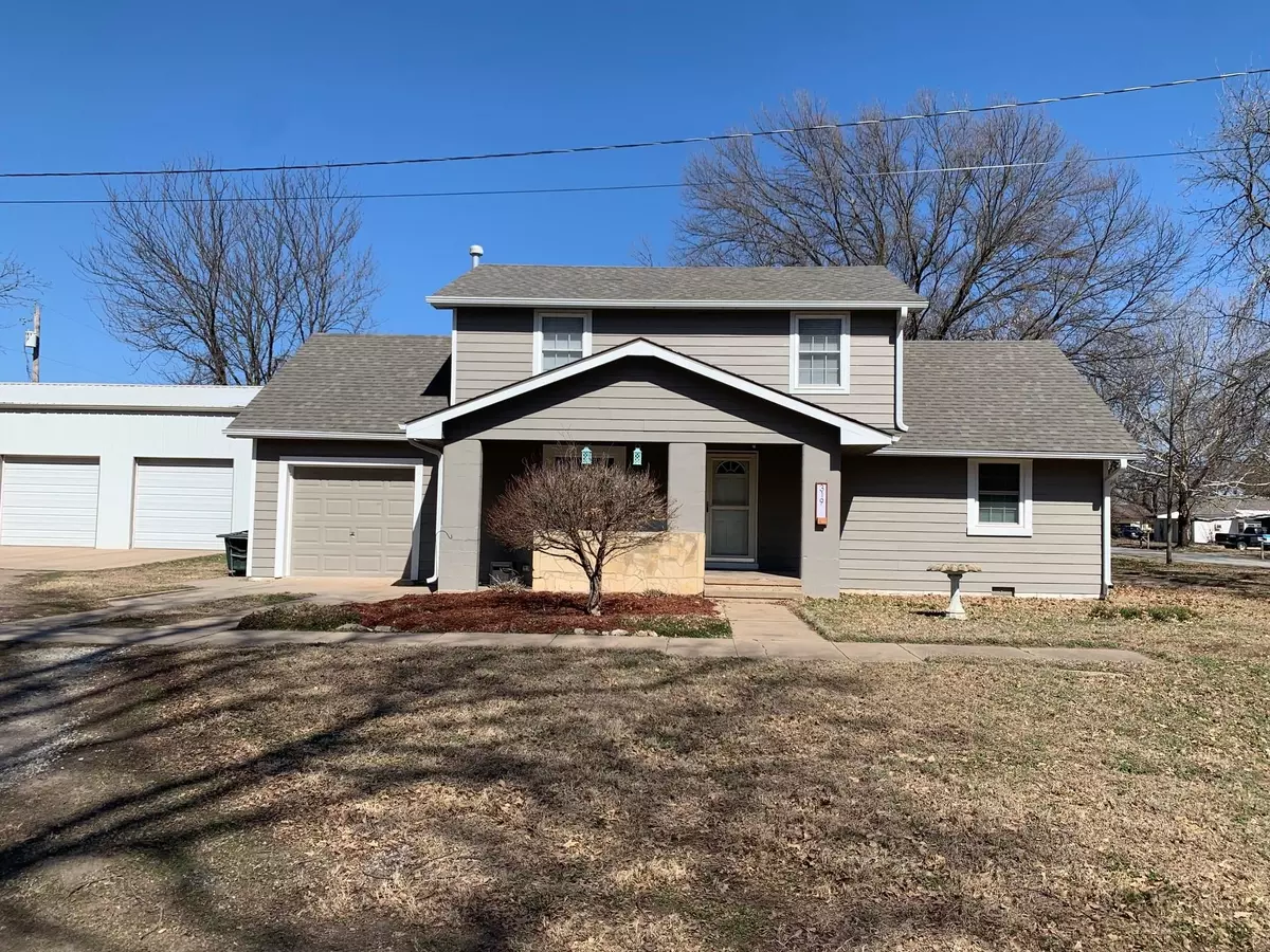 Oxford, KS 67119,319 E Cedar