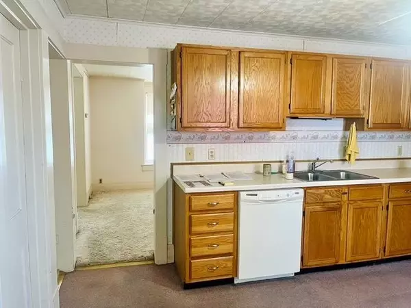 Lindsborg, KS 67456,128 S 3rd St