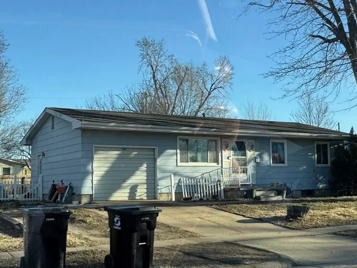 Salina, KS 67401,902 Lena Ave