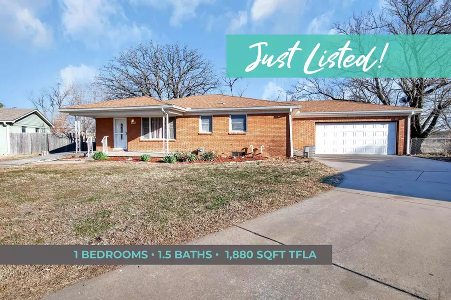 150 W Alexander Ct, Haysville, KS 67060-1158
