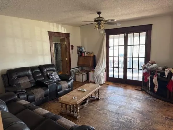Ellsworth, KS 67439,809 N Grand