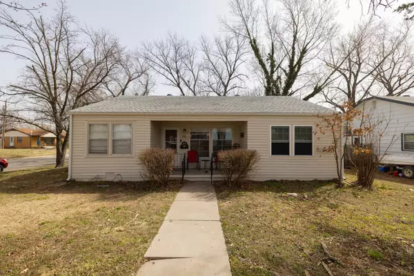 718 Eastview Dr., Mulvane, KS 67110