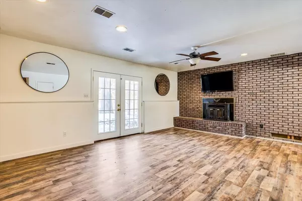 Derby, KS 67037,855 E Greenway Ct