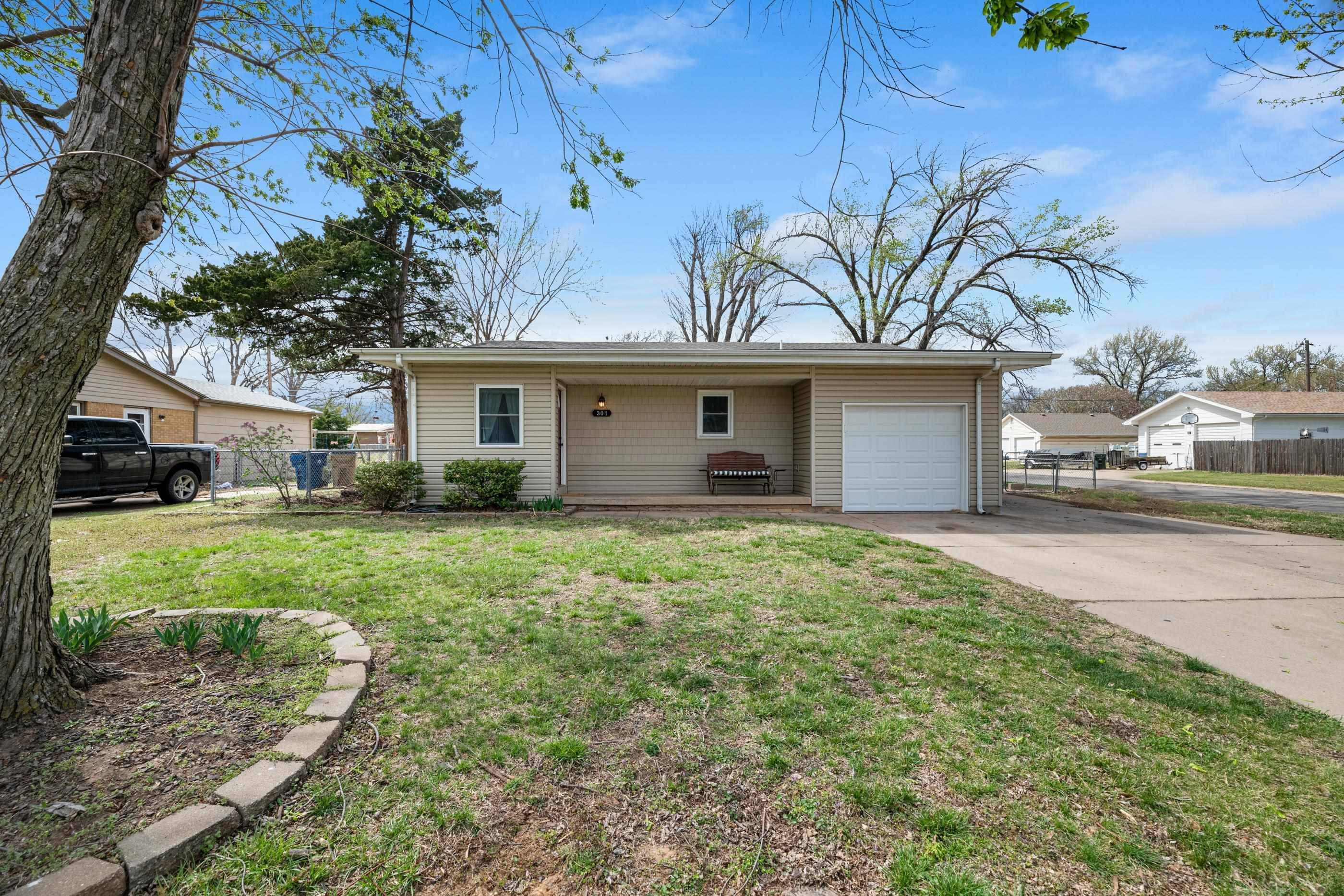 301 S Sunset Ave, Haysville, KS 67060
