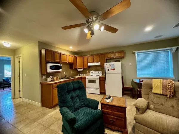 Oxford, KS 67119,117 W Main St