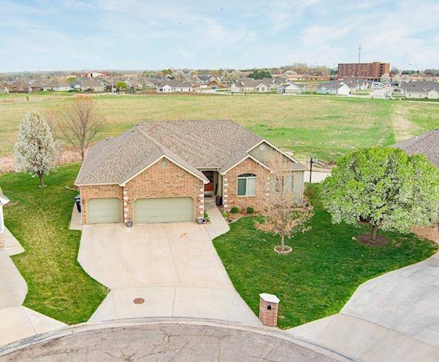 429 Greystone Dr, Salina, KS 67401