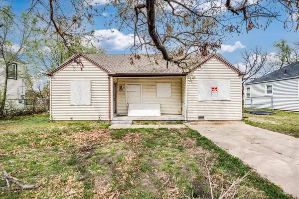 2026 E Mossman Ave, Wichita, KS 67214