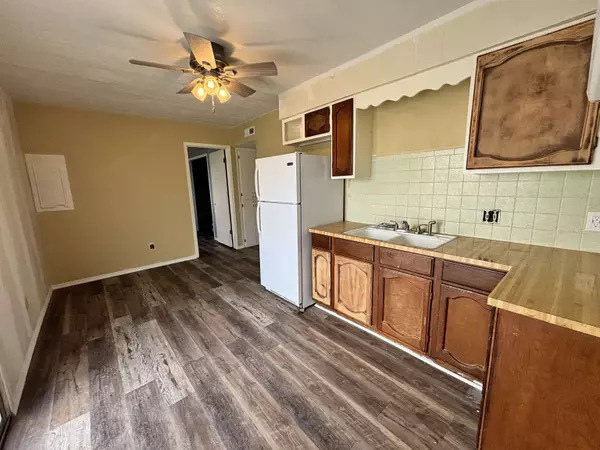 Hutchinson, KS 67505,404 E Avenue A