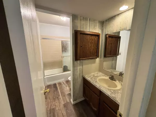 Hutchinson, KS 67505,404 E Avenue A