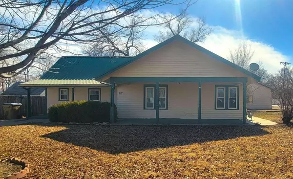217 E Market St,  Derby,  KS 67037