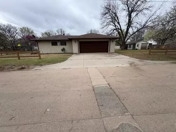 Wellington, KS 67152,1324 N C St