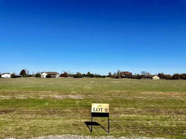 9 E 44th St, Derby, KS 67037