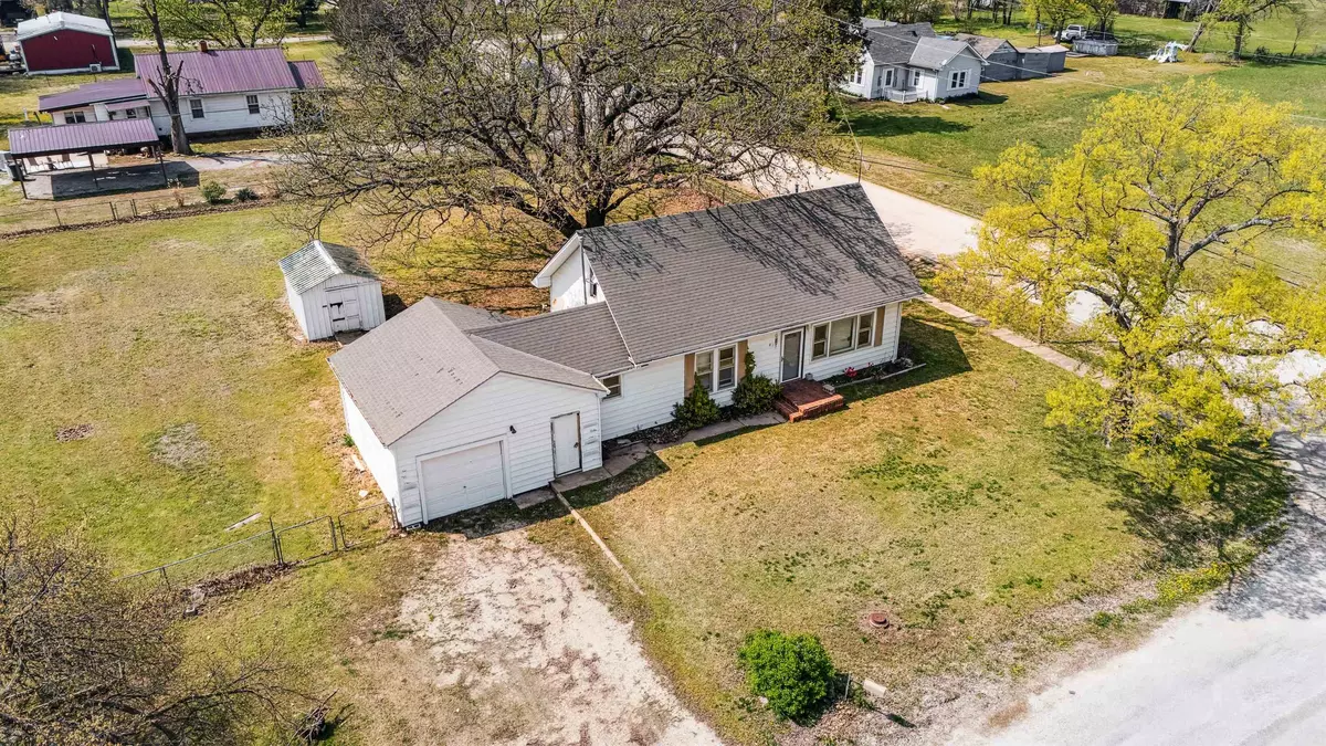 Leon, KS 67074,815 N Stadium