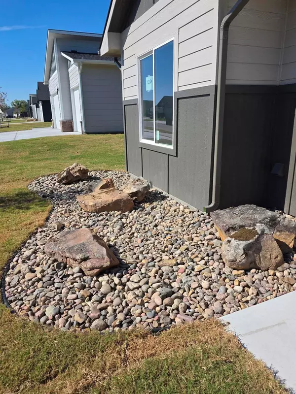 Newton, KS 67114,1220 SE 8th