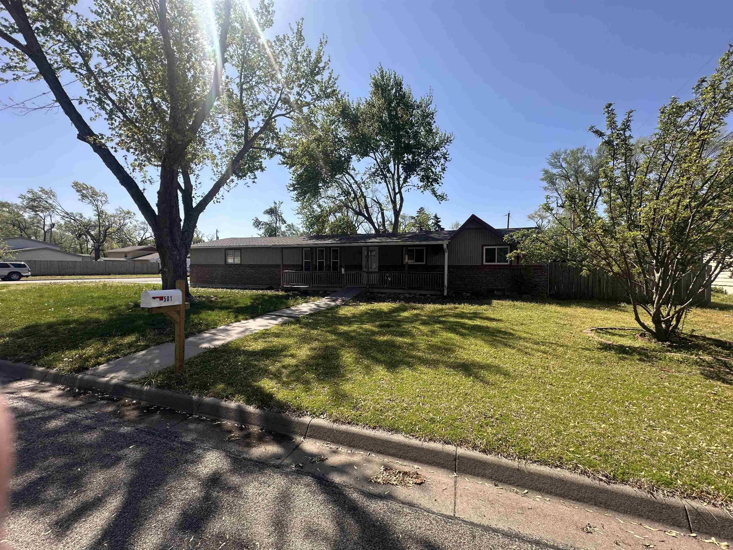 501 Holly Ln, Newton, KS 67114
