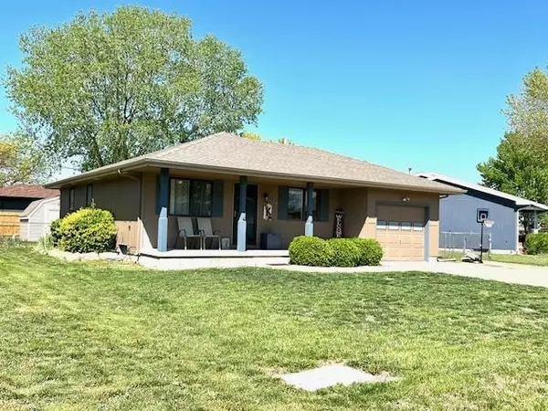 2324 Shalimar Dr,  Salina,  KS 67401