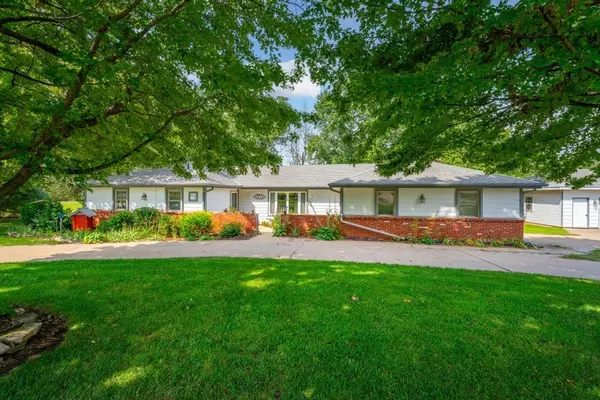 1 Lake Park Dr, Winfield, KS 67156